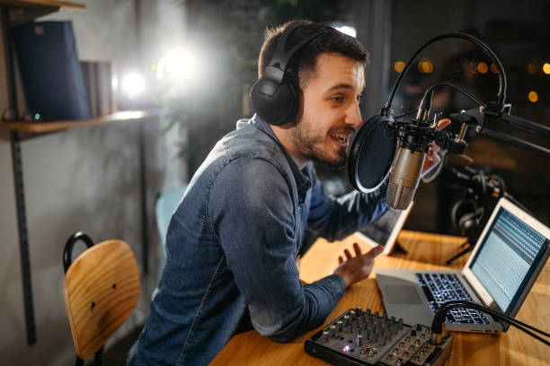 Locutor con noticias automaticas